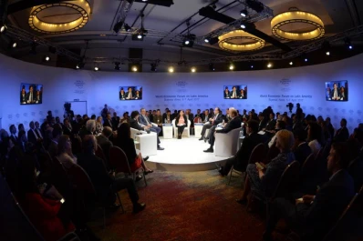 Sturzenegger sostuvo que hay que crear impuestos más bajos