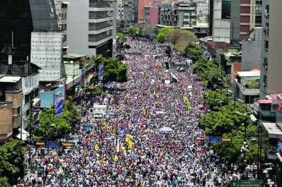 La oposición venezolana toma las calles de Caracas contra el chavismo