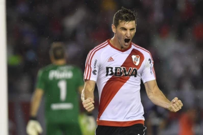 Los goles de Alario le dieron el triunfo a River, ante un entusiasta Quilmes