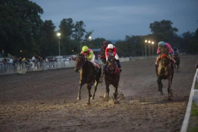 De la mano de “Fosforito” Córdoba, Critikov relegó a Sir Melody