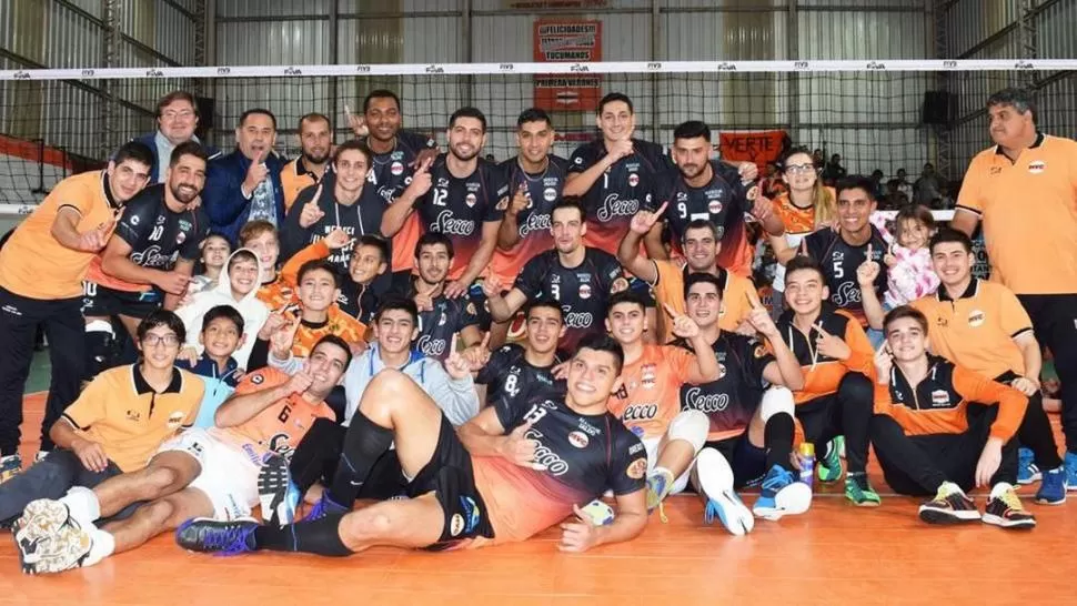 HACEN HISTORIA. Monteros Voley ya abrochó el ascenso a la Serie A1 y ahora quiere llegar como campeón. Su rival será San Jerónimo, al que visitará el miércoles. twitter / monteros voley