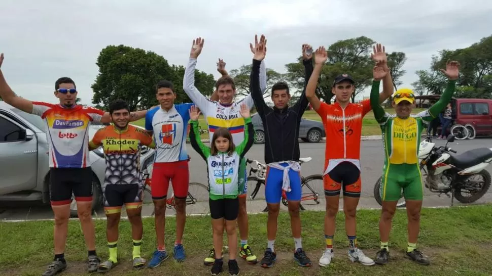 DESTACADOS. El podio de la competencia que se concretó en Lomas de Tafí. asociación ciclista tucumana