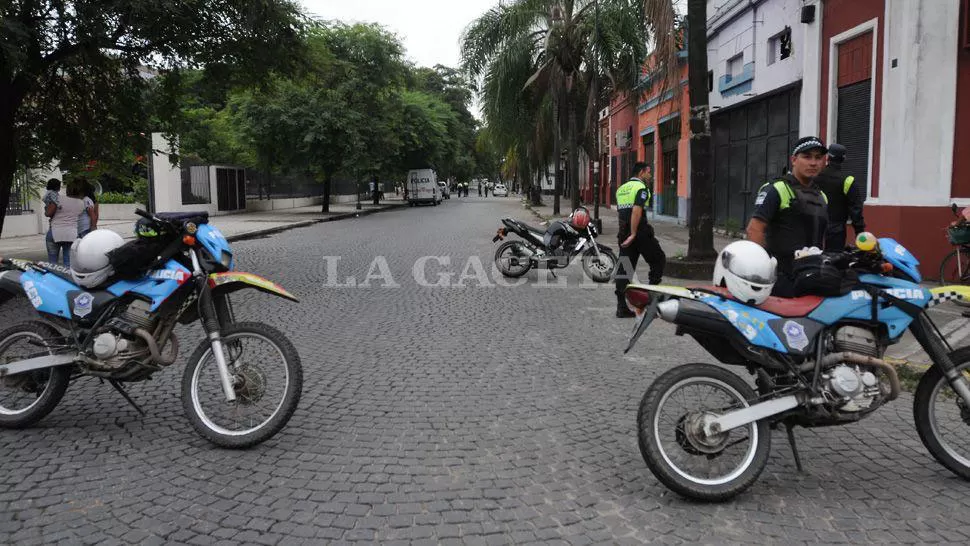 EX ABASTO. La Policía custodia el lugar en el que ocurrió la muerte de Zelarayán. ARCHIVO LA GACETA