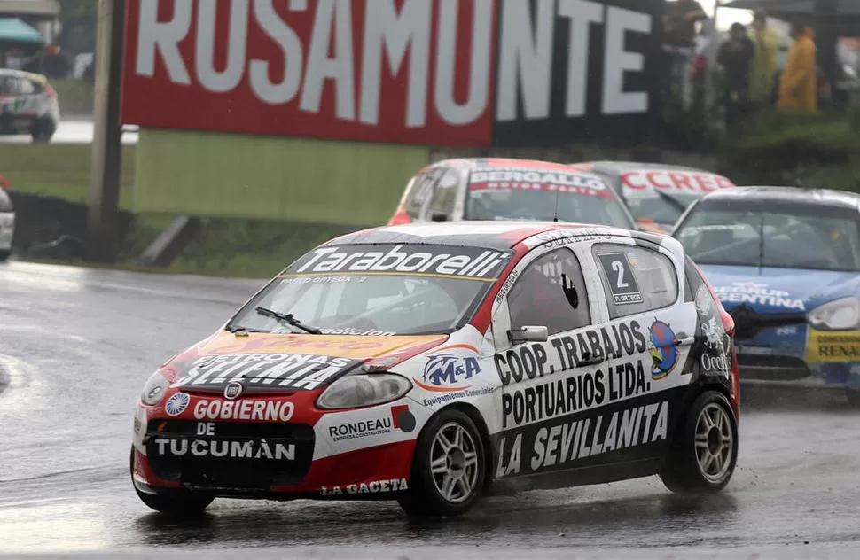ESTUVO FIRME. Pablo Ortega (Fiat Palio), ahora 2° en el torneo, largó 16° y quedó clasificado 4° después de exclusiones determinadas por los comisarios deportivos. fotos de marcelo miller 