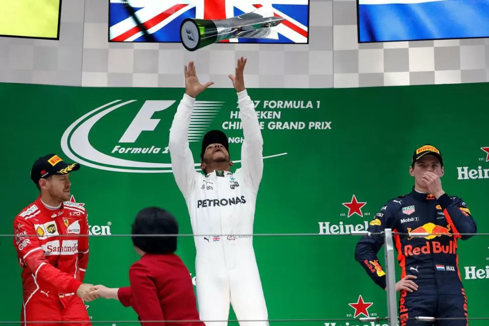 BUEN PASO. Lewis Hamilton puso a Mercedes otra vez en lo más alto. reuters 
