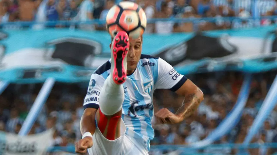 EN LA CUERDA FLOJA. En Bolivia, Bruno Bianchi (foto) debe cuidarse. Está al borde de la suspensión (tiene dos amarillas) en el torneo continental. ARCHIVO LA GACETA