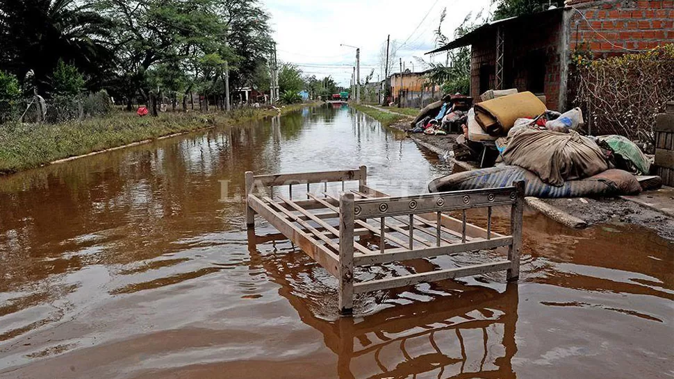 HORROR. Una imagen que muestra cómo quedó La Madrid tras las inundaciones que causó el río Marapa. LA GACETA / FRANCO VERA