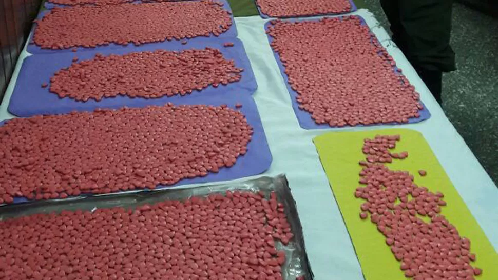 LAS PASTILLAS. Parte del cargamento de droga que fue decomisado por Gendarmería. GENTILEZA GENDARMERÍA NACIONAL