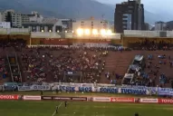 En Bolivia, los hinchas van al “stadium” para alentar al equipo y en el variado menú no figura el choripán