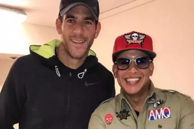 Del Potro fue al recital de Daddy Yankee y posó para la foto