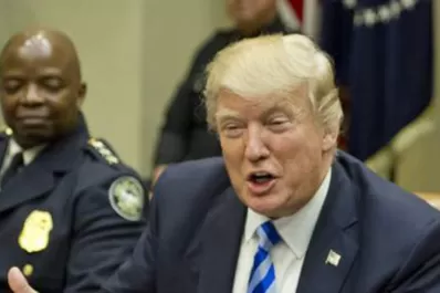 Trump se declaró muy orgulloso del lanzamiento de la madre de todas las bombas en Afganistán