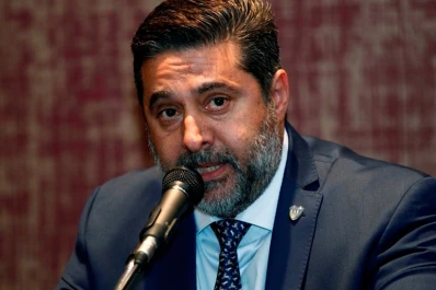 Angelici avisó que él mismo habló con el presidente de Sevilla para informarle el interés por Sampaoli