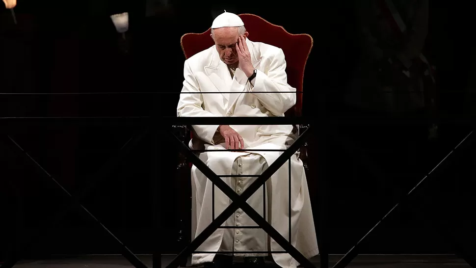 Francisco se mostró serio por la situación que atraviesa el mundo. REUTERS