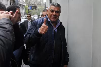 Tapia y una reunión con el representante de Sampaoli a espaldas del DT