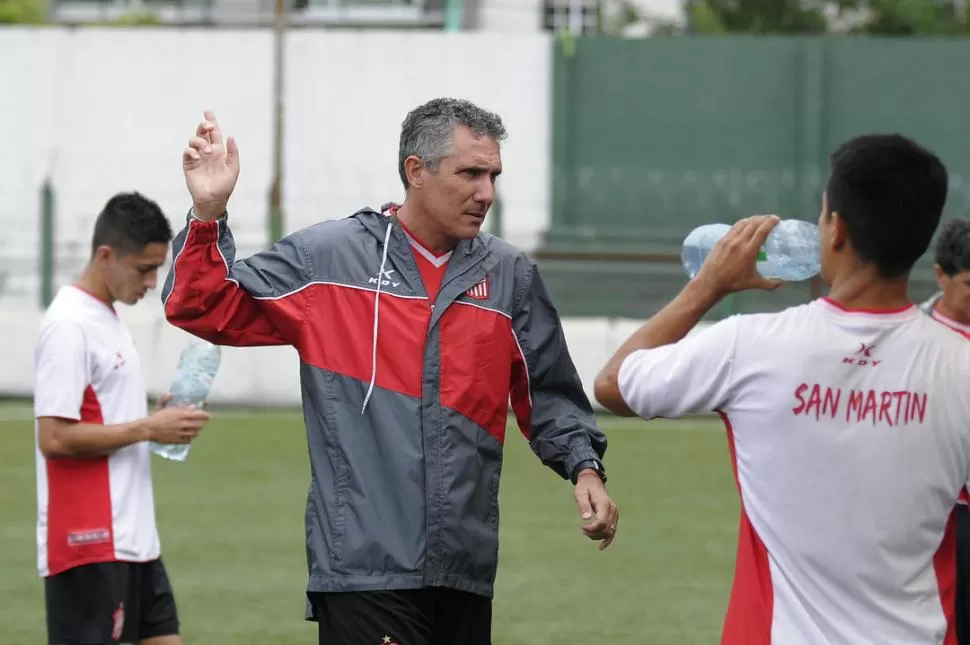 A TODO O NADA. Diego Cagna deberá extremarse para revertir la situación.  foto de matía nápoli escalero