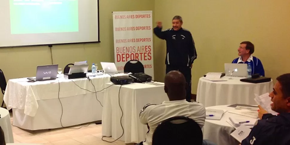 Guillermo Paredes es la máxima autoridad del arbitraje en el voley mundial.
 FOTO TOMADA DE www.fevochi.cl