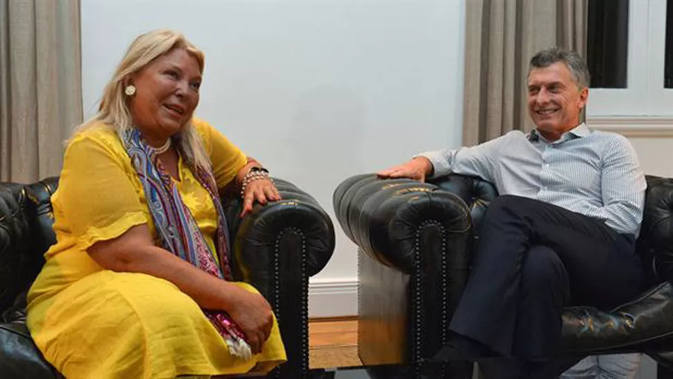 ELISA CARRIÓ Y MAURICIO MACRI. La diputada y el presidente, durante un encuentro. FOTO TOMADA DE LA NACIÓN