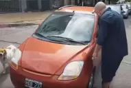 A los gritos: un hombre le cruzó el auto y la insultó por el presunto abandono de un perro