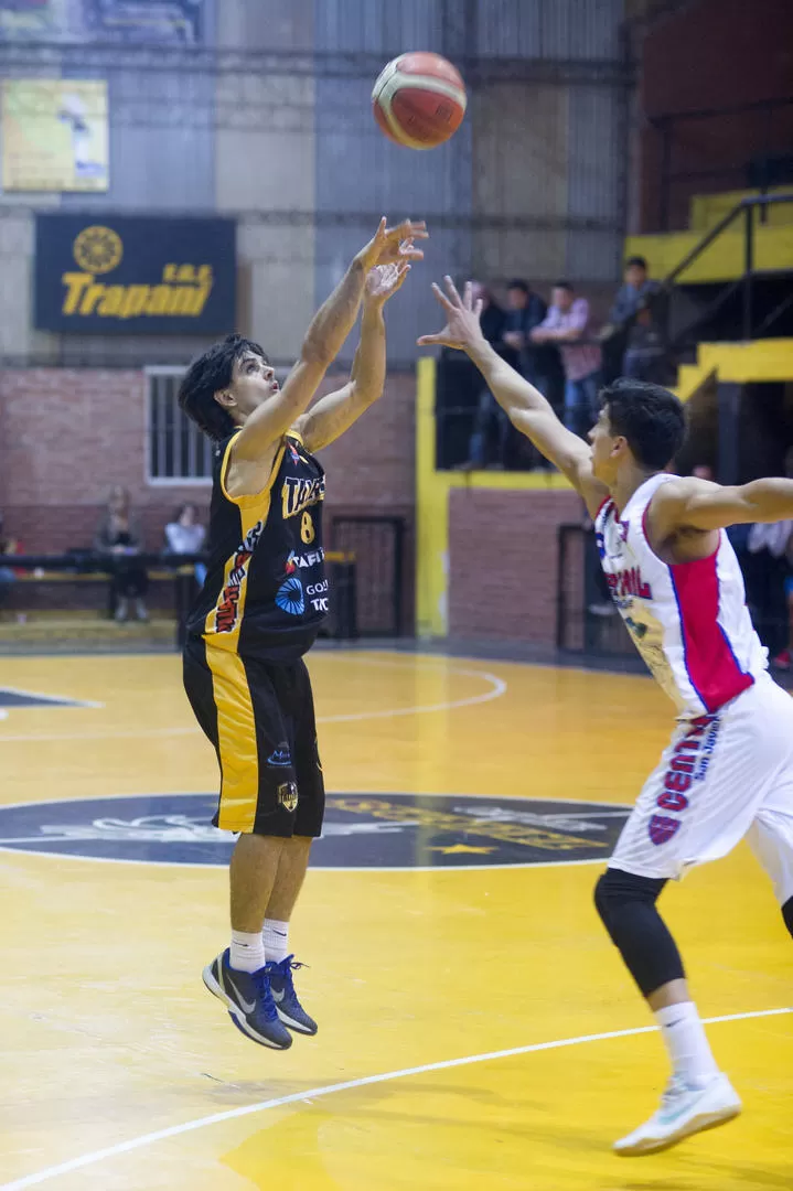 BUSCA REPETIR. Gastón García, de Talleres, fue desequilibrante en el primer duelo. LA GACETA / FOTO DE FOTO DE DIEGO ARÁOZ