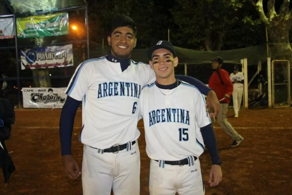 PROTAGONISTAS. Pepe (izquierda) y López fueron titulares en el equipo nacional. foto / IGNACIO BUZZETTI