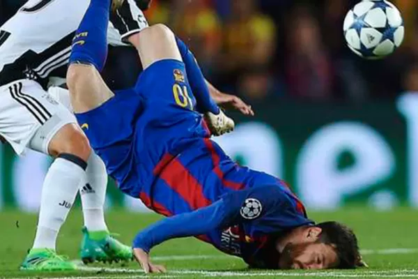Mirá la caída de Messi, que terminó con la cara cortada