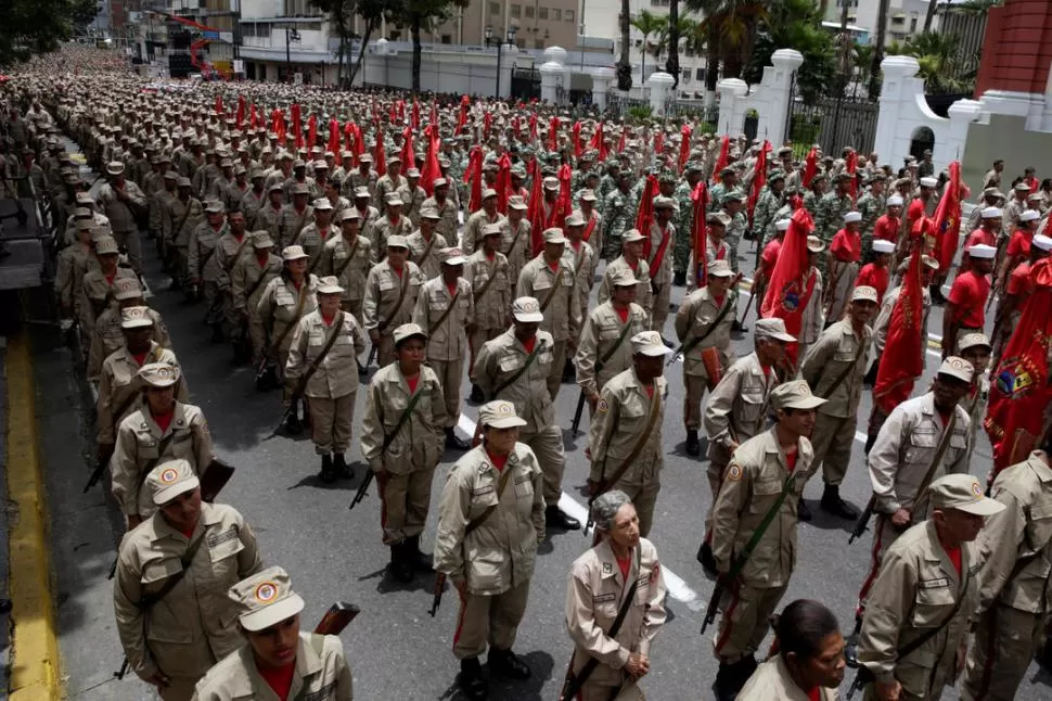 CIVILES MILITARIZADOS. Los milicianos juraron lealtad al presidente Maduro y al gobierno bolivariano. Reuters