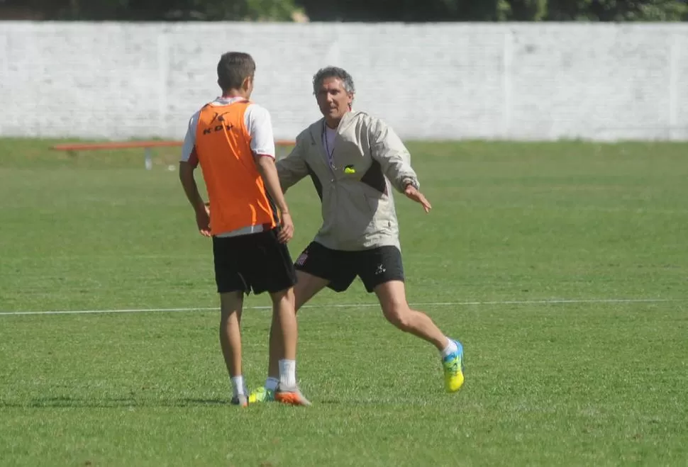 APUESTA. El técnico Diego Cagna espera que el tranqueño Leonardo Rizo puede devolverle a San Martín la cuota de fútbol que tuvo en los mejores partidos del torneo.  la gaceta / foto de antonio ferroni