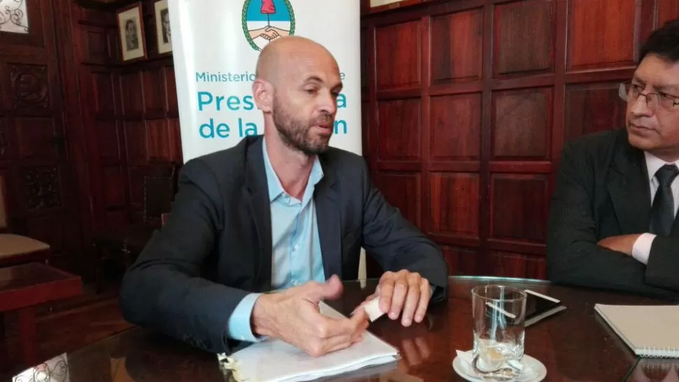 MALAS NOTICIAS PARA LOS TUCUMANOS. Guillermo Dietrich, en la FET, anunciando la decisión de la Nación. FOTO DE TOBÍAS FERNÁNDEZ