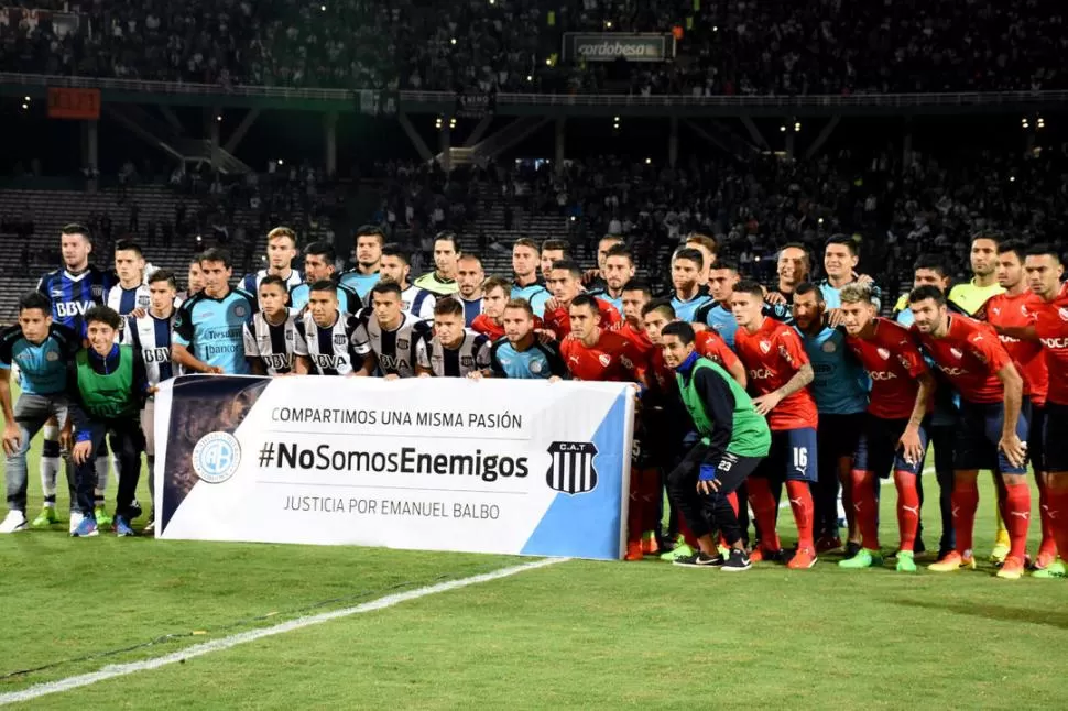 NO A LA VIOLENCIA. Jugadores de Belgrano, Talleres e Independiente, juntos. telam