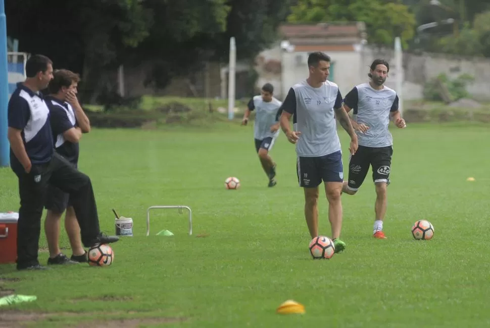 A CUIDARSE. Zampedri sufrió varios golpes en la pierna izquierda, que le costaron lesiones en la rodilla y en el tobillo. la gaceta / foto de Antonio Ferroni (archivo)