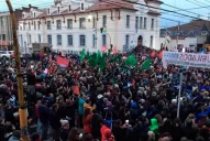 Tras los incidentes, una multitud volvió a marchar en Santa Cruz