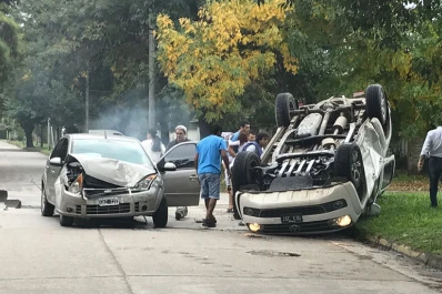 Murió una mujer por el choque entre un auto y una camioneta en Yerba Buena