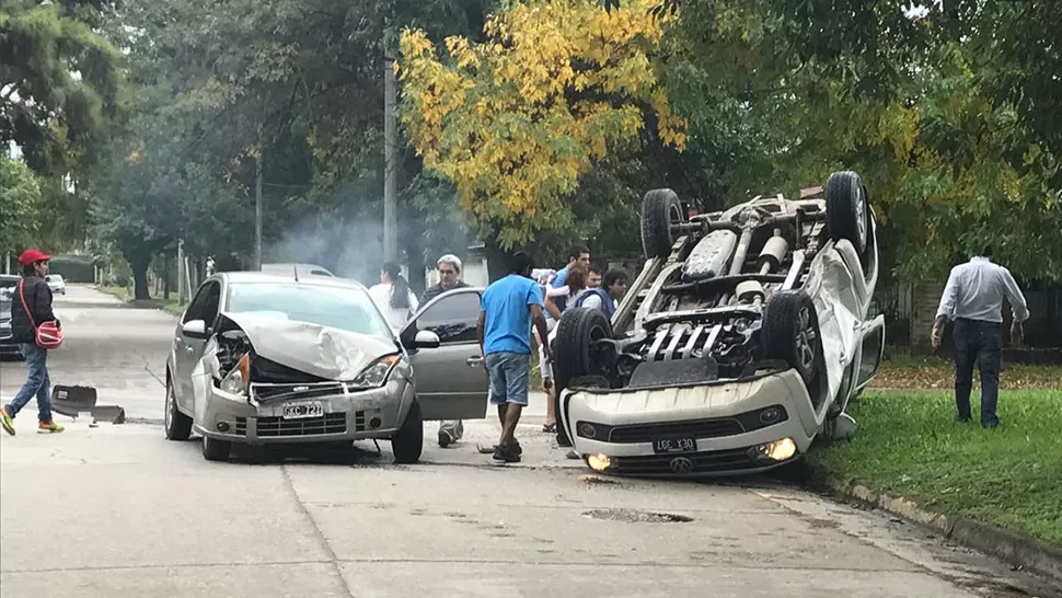 Murió una mujer por el choque entre un auto y una camioneta en Yerba Buena