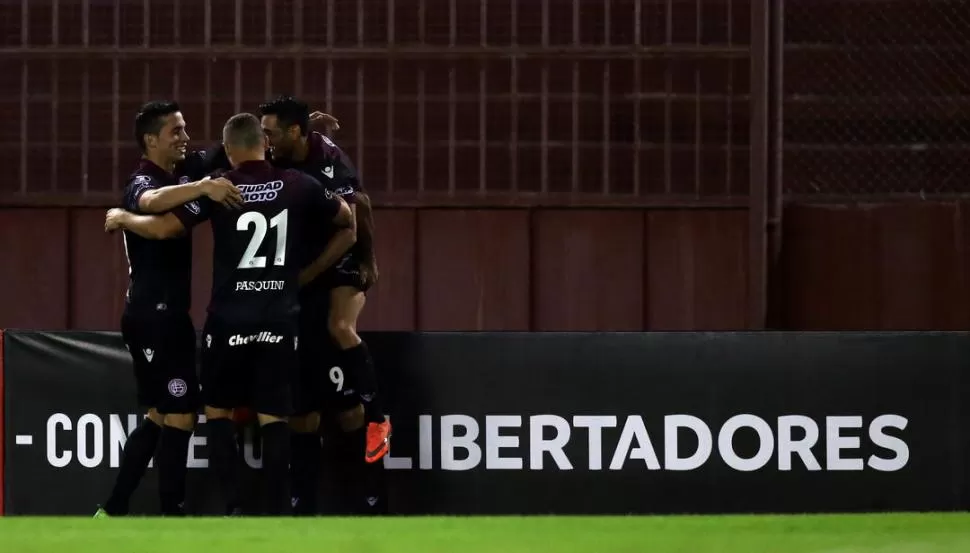 A TODO VAPOR. Lanús recuperó su mejor versión futbolística y pasó por encima a los venezolanos de Zulia. Reuters