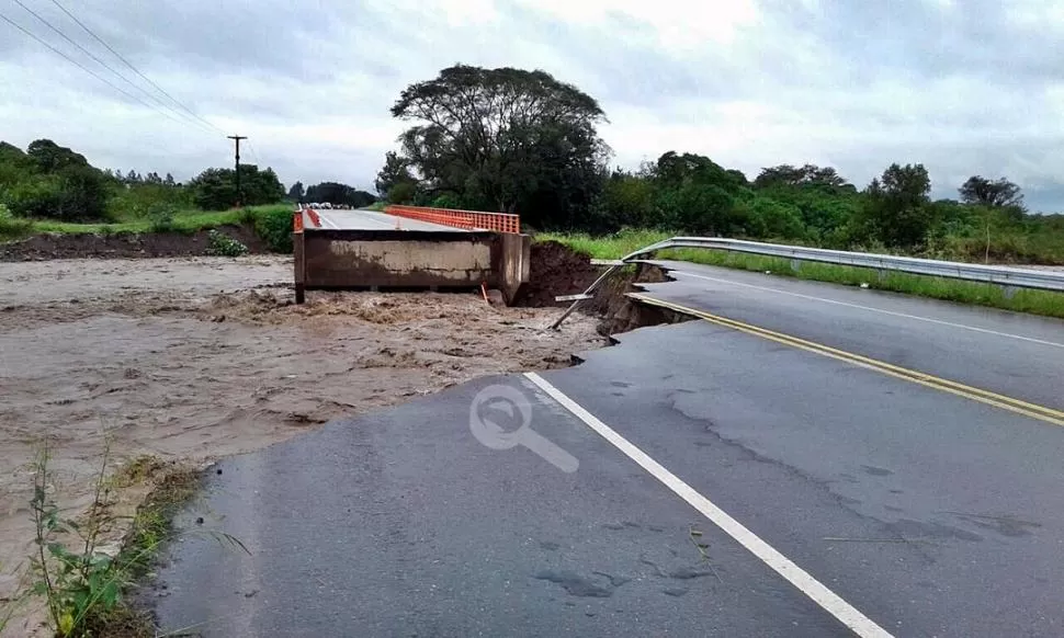 ¿PROBLEMAS DE DISEÑO? Varios puentes y alcantarillas en Tucumán sufrieron importantes daños por el fuerte embate de las masas de agua y lodo.  