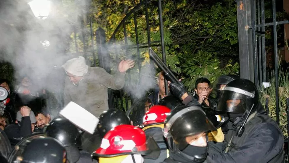 SANTA CRUZ. Anoche, en la residencia de la gobernadora Alicia Kirchner. FOTO DE TÉLAM.

