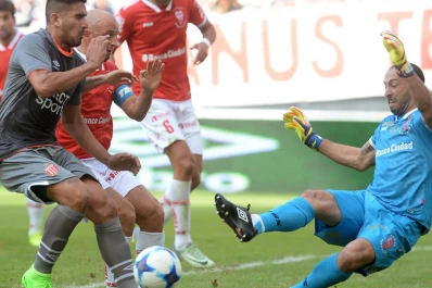 Estudiantes empató con Huracán y perdió terrreno