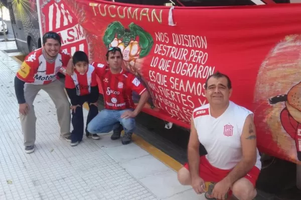 No faltaron los hinchas que fueron a saludar y alentar al “Santo”