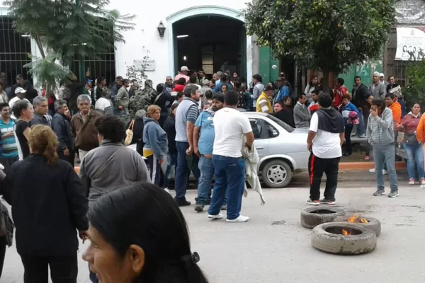 Inundados de La Madrid protestan por la demora en la adjudicación de los créditos prometidos