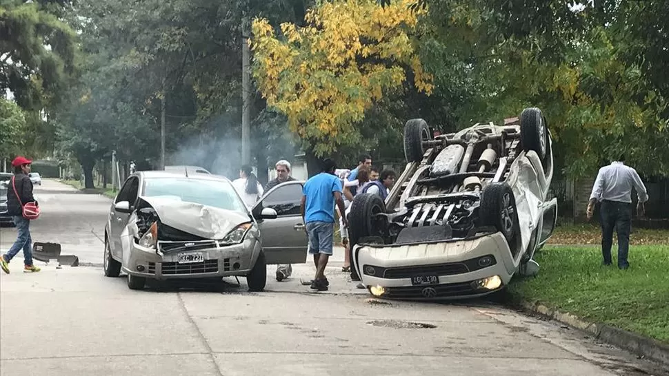 EL ACCIDENTE DEL SÁBADO. Así quedaron los vehículos en Salta y Perú. ARCHIVO