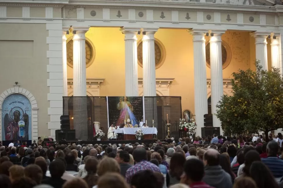 ALTAR. No hubo ninguna otra imagen que no fuera la de Jesús, ni siquiera estuvo la de la Virgen de La Merced. la gaceta / foto de inés quinteros orio 