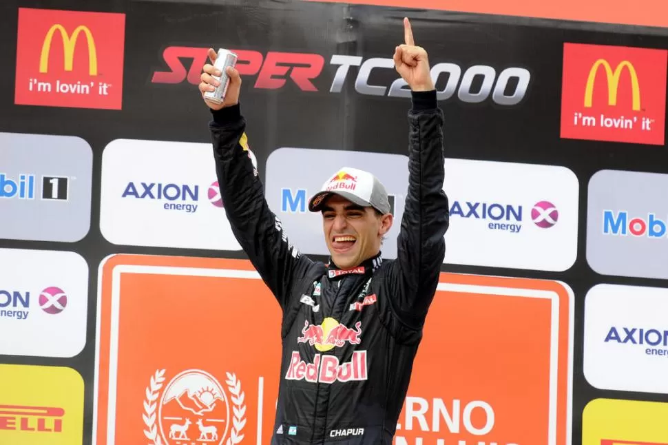 LOCO DE CONTENTO. Facundo Chapur llegó a lo más alto con un Peugeot. Prensa SúperTC2000 