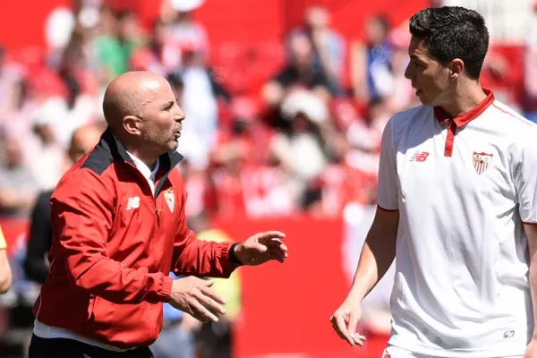 El presidente de Sevilla reconoció que Sampaoli tiene una oferta de la AFA