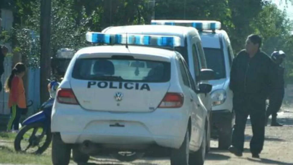 PROCEDIMIENTO. La joven fue rescatada por la policía santiagueña. FOTO GENTILEZA ELLIBERAL.COM.AR