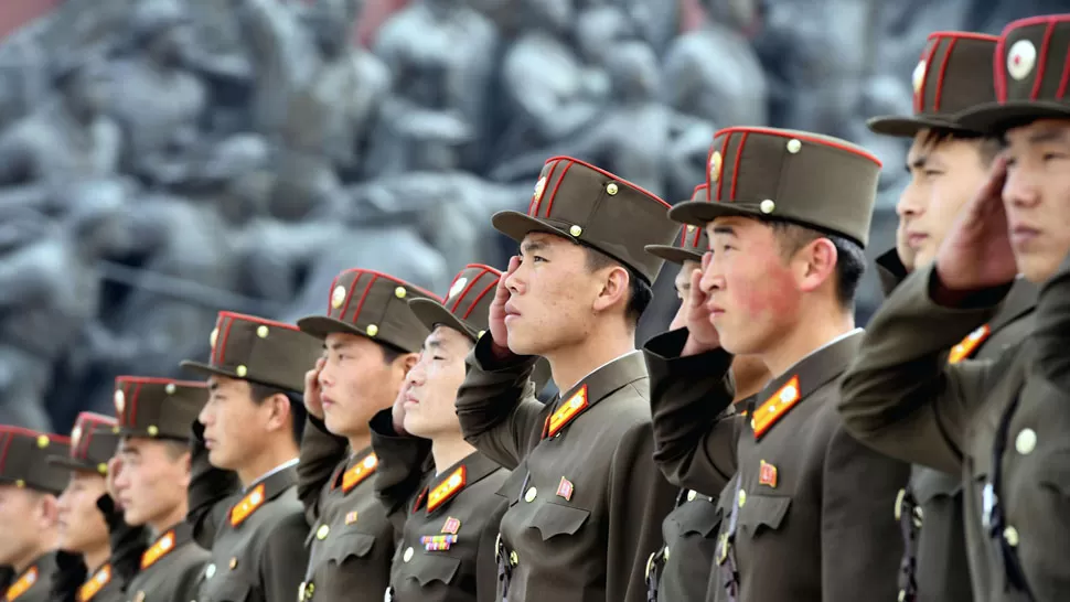 TROPAS NORCOREANAS. Un grupo de militares, durante una formación. REUTERS