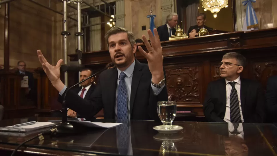 MARCOS PEÑA. El jefe de Gabinete, en el recinto del Senado. DYN