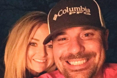 Encontró a su novia con un amante, se sacó una selfie y se convirtió en una estrella de Facebook