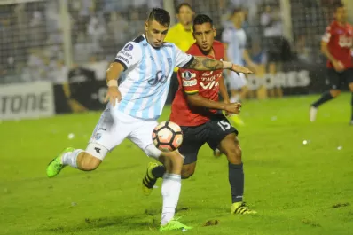 Video: Zampedri hizo feliz a un hincha de Atlético en un semáforo