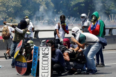 Dos muertos y más represión en Venezuela