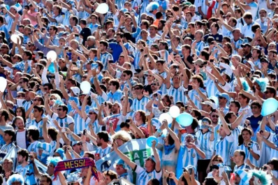La FIFA castigó a la AFA por cantos discriminatorios de la hinchada argentina